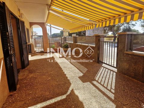 Apartment 300 meters from the sea in the Tarraco area of Cambrils. The 60m2 house is distributed between two bedrooms, bathroom, independent equipped kitchen and living-dining room with access to a terrace of 20m2. The ground floor is in very good co...