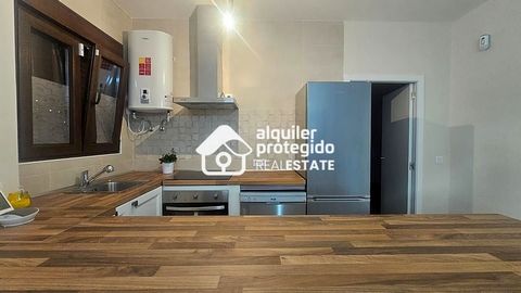 GUARANTEED SALE offers you the following floor: The beautifully renovated apartment offers a perfect combination of comfort and modernity. The entrance hall welcomes you to a property that has been renovated with great quality and detail. With a natu...