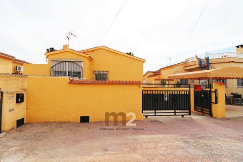 Three-bedroom house for sale in La Marina, San Fulgencio. Both South and North-facing. This independent property has a private plot and a closed garage. Inside of the house, the property has a big living-dining room, a glazed terrace, independent kit...
