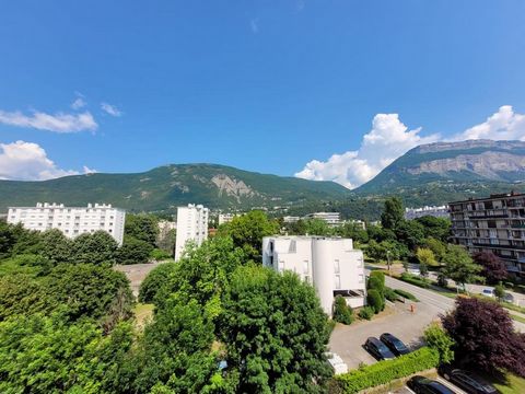 On the pretty town of Meylan, come and discover this super T3 of 91m2 with its various spacious balconies overlooking the Chartreuse and Belledone. This apartment is located in a modern residence with several advantages: secure door (badge), elevator...