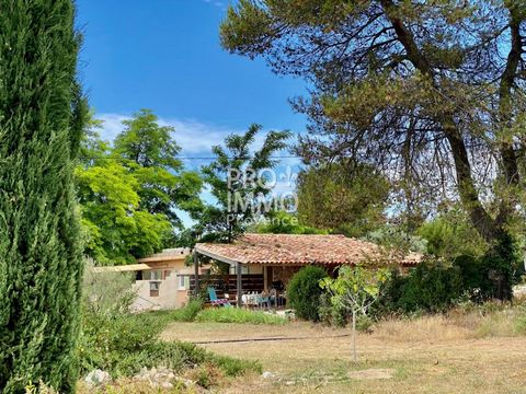 On the plateau of Bèdes (commune of Jouques), charming house of about 140 m2 (possible sharing into two dwellings) built on a plot of more than 7000 m2. Calm guaranteed, not overlooked, view of the surrounding mountain ranges: life in the middle of n...