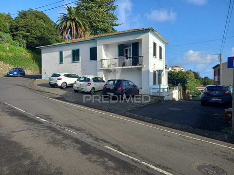 House located in the center of the parish, next to the pharmacy, medical center, restaurant, among other services. Detached villa with a good outdoor space where you can see the sea. This property consists of ground floor - 3 bedroom 1st Floor - 1 WC...