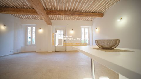 Agence REYNIER & ASSOCIÉS prezentuje wiejski dom całkowicie odnowiony w 2022 roku, o powierzchni mieszkalnej 95 m2 w centrum Plan de la Tour (Gmina Zatoki Saint-Tropez). Usługi (kuchnia, sanitariaty, materiały i wykończenia) są wysokiej jakości. Dom ...
