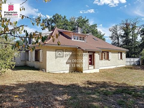 PROPERTY, Mont Notre Dame, Land 1.7 hec. Former hunting lodge that belonged to Prince Poniatowski today organized around 3 buildings oriented towards leisure. The main house offers an entrance, a huge living room (60 m²), fireplace with insert (cut w...