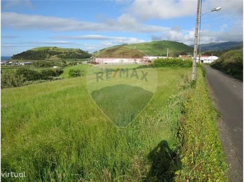 Land with great accessibility, in the central area of the Island of São Miguel, next to the regional road that connects Ponta Delgada to Ribeira Grade. Located in the Regional Agricultural Reserve, being able to build buildings to support agricultura...