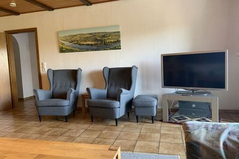 Our comfortable apartment for 2-6 people, with a view to well-known wine locations, would like to give you a relaxing hour. Of course there are enough parking spaces for you. A large garden joins our house where children can play to their heart's con...