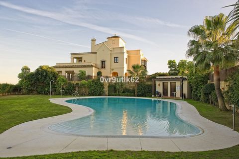 Welcome to this nice 3-bed townhouse, located in Los Cortijos de la Reserva, a gated community within walking distance to La Reseva Club Sotogrande where you can enjoy its golf and tennis/paddle club, and La Reserva Beach Club. This traditional Andal...