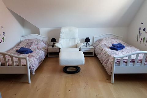Cozy 70m² apartment, 2 bedroom living room, kitchen and bathroom. A parking lot is located directly at the house. The apartment offers a large roof terrace where you can end summer evenings when the weather is nice. We are looking forward to your vis...