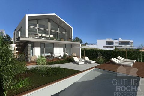 This urban plot offers a unique opportunity to build a contemporary home in the heart of the Sudoeste Alentejano e Costa Vicentina Natural Park. With an approved project for a T4 with swimming pool, this property has a privileged location, just a 5-m...