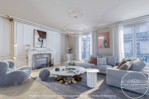 FOR SALE PARIS 1ST - PALAIS ROYAL - PRESTIGE - Located on the edge of the garden of the Palais Royal, the Place des Victoires and the Louvre, on the 3rd floor of a beautiful old building from 1680, we offer you this superb family duplex facing WEST a...