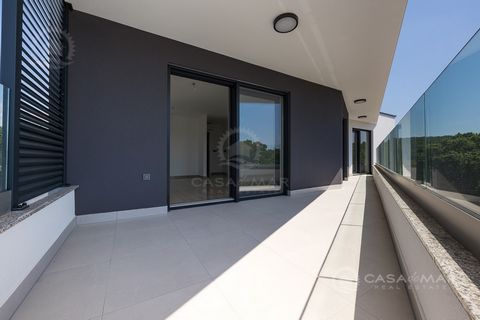 Modern apartment in a new building with a surface of 84 m2 with a view of the sea. The apartment is located on the second floor and consists of a spacious living room, kitchen, dining room, three bedrooms and two bathrooms. The living room leads to a...