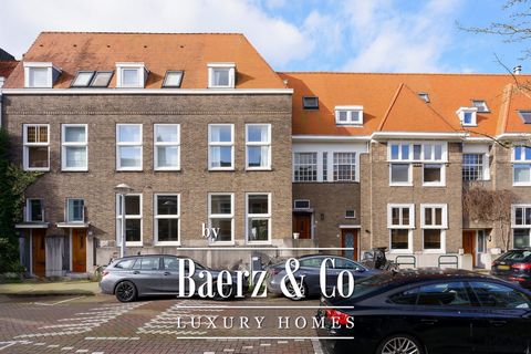 Botticellistraat 30, 1077 GC Amsterdam Heerlijk royaal en bijzonder sfeervol familiehuis van ca. 173m² (exclusief kelder van circa 25m²) met vijf slaapkamers en twee badkamers, gelegen in een van de meest gewilde straten van Amsterdam ‘Oud-Zuid’. De ...
