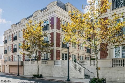 ONE LEVEL LUXURY LIVING AT IT'S FINEST. Nothing spared at The Savannah. Truly a unique building where you can live in the heart of downtown Westfield where your front door is steps to the Raritan Valley train line for a quick ride into Newark, Hoboke...