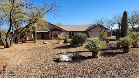 Here is a unique ranch style custom single-family home located in the Tanque Verde Valley with gorgeous mountain views. It offers the perfect combination of comfort and style. 5 bedrooms 3 baths/2 car attached garage. A spacious split plan provides a...