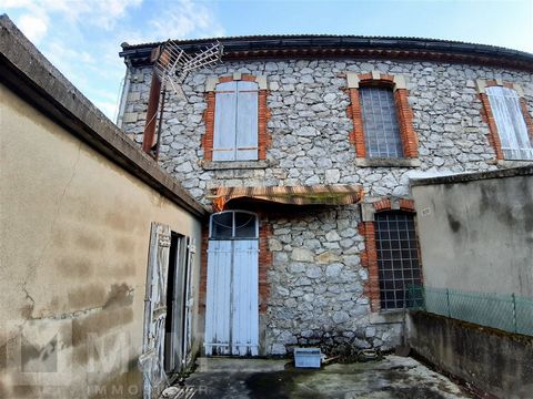 M M IMMOBILIER Quillan - estate agents in the Pays Cathare in Southern France – are pleased to exclusively present this 3 storey half-house with garden garage, located in Quillan town centre, close to all amenities. (The other half of the house : see...