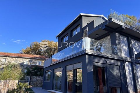 This modern and newly built rustic house located in Gostinjac on the island of Krk is a real luxury home with many facilities. The house covers a total area of 200 square meters, located on a spacious plot of 700 square meters. This property offers a...