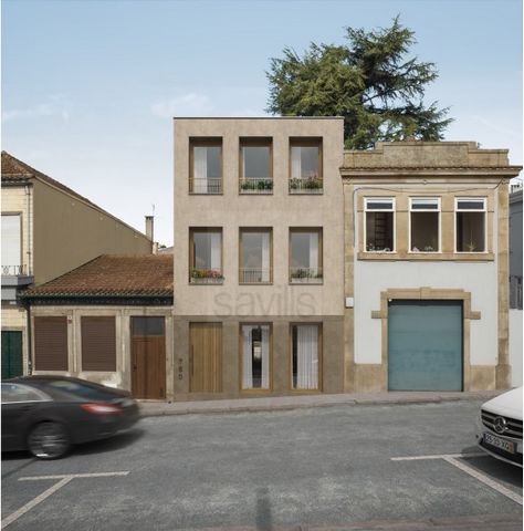 Building located in S. Roque da Lameira with PIP approved for transformation into 4 modern duplex lofts, with different characteristics and areas. Communal entrance hall - 6.3 m Loft 1 - T0+1 - 65 m Loft 2 - T0+2 - 83m + 41m garden Loft 3 - T1+1 - 74...