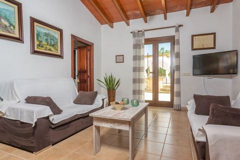 In the outdoors of this property, you can relax in the garden enjoying the views, sunbathe on the loungers, read a book under the umbrella, or take a dip in the 6 x 3m chlorine pool with depths ranging from 0.60m to 1.40m. Additionally, for those see...