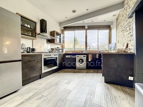 - NOOVIMO EXCLUSIVITY Valérie MATHIEU - 30 minutes from Rennes and St-Malo, beautiful stone house from the XIX, renovated with care and elegance. It combines the charm of the interior stone walls and beams, with the modernity of the majestic kitchen ...