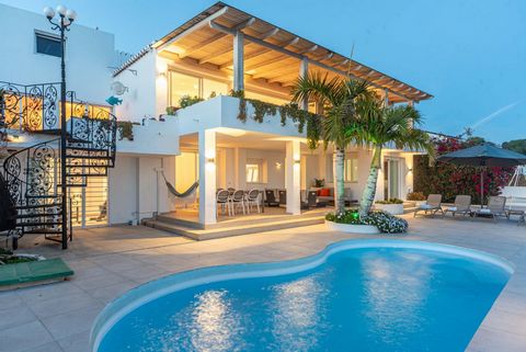 Fantastic recently renovated VILLA located in the exclusive area of Punta de La Mona, La Herradura (Granada), Costa Tropical. This incredible property has panoramic SEA views from every corner, offering a feeling of tranquility and privacy in an excl...