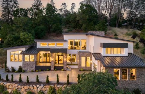 Stunning contemporary home built to enjoy the panoramic sunset VIEWS over the green fairways to the coastal mountains! SEE the cinematic video! Featuring MAIN FLOOR living, this home has the highest QUALITY finishes with energy efficiency in mind. Fl...