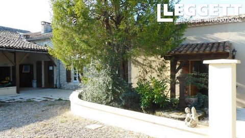 A24639KMV24 - Gorgeous Perigourdine style property with 3 gites, wonderful views, and only 3 mins from prestigious Golf des Vigiers Hotel and Spa. Information about risks to which this property is exposed is available on the Géorisques website : http...