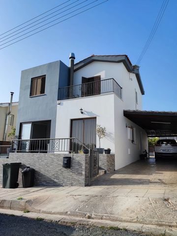 Located in . Fully furnished 3 bedroom detached villa with private swimming pool available for long term rent. The ground floor consists of a living room with a fireplace, a dining room, a kitchen, a guest WC, a laundry room and and another room whic...