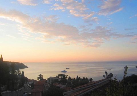 This haven of peace and tranquillity is just 5 minutes drive to Monaco and a short 5 minute walk to the beaches, and a 20 minute walk to the historic old town of Roquebrune with cafes, shops and restaurants. Come and discover this stunning south-faci...