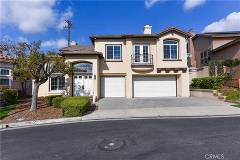 Welcome to this luminous and expansive home featuring 4 bedrooms, 4 bathrooms, along with a generous loft and a convenient main floor bedroom and bathroom. Freshly remodeled, the kitchen boasts a sizable center island offering extensive storage space...