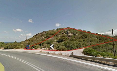 Located in Agios Nikolaos. Plot of building land in the area of Mikro Vathi, close to several wonderful beaches and a short drive to the province capital Agios Nikolaos. The plot is 1593 m2 in size. A two-storey house of up to 175 m2 plus basement ca...