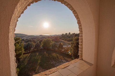 Belle maison d'hôtes avec vue mer à vendre à Banjole à seulement 300 mètres de la mer ! La superficie totale est de 700 m². Le terrain est de 3200 m². La propriété se compose de 7 appartements touristiques avec une chambre, plus un grand appartement ...