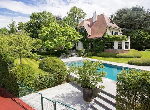 In the residential area of Petite Espinette, this superb 1907 villa, decorated by internationally renowned interior designer Andrée Putman, has been completely renovated using period materials and nestles in 80 acres of superb wooded grounds designed...