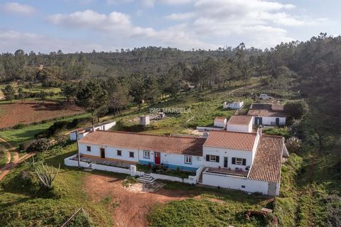 Located in Aljezur. A lovingly restored 108m2 old rural house set on a plot of 592m2 in a tranquil location in the desirable area of Alfambras within easy access to Aljezur, Lagos and Vale Figueiras and Canal beach. Retaining some of the original fea...