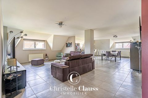 Exclusively in your Christelle Clauss Real Estate agency in Erstein! 5 minutes from Benfeld, we offer for sale this atypical property located on the 1st floor of a large house divided into 2 dwellings. Regarding the exterior, you will have the entire...