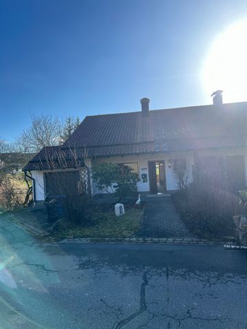This fully furnished and with all around equipped in the garden beautiful house, convinces by its cosy Kağıt in the beautiful Bavarian forest. The washing machine is in the cellar. The dishwasher is in the kitchen. The house is ready for immediate oc...