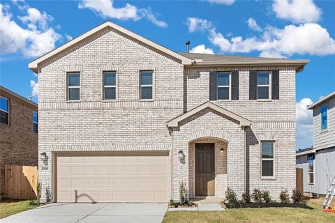 KB HOME NEW CONSTRUCTION - Welcome home to 1307 Oroville Court located in Glendale Lakes and zoned to Fort Bend ISD! This floor plan features 3 bedrooms, 2 full baths, 1 half bath and an attached 2-car garage. Additional features include stainless st...