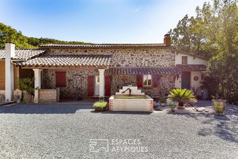 Nestled out of sight, in the heart of a wood in the Cordaise countryside, this exceptional property is dedicated to those who wish to flourish by taking over a gîte and bed and breakfast business. It's an activity that can start turnkey: everything i...