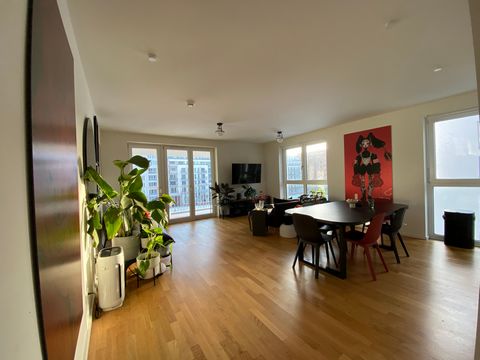 Welcome to our home in Hamburg Mitte, which is available from May 1st to July 15th (extend to August possible). The 93m2 apartment offers everything you need for a comfortable stay. An open living room with a fully equipped kitchen, a bedroom with a ...