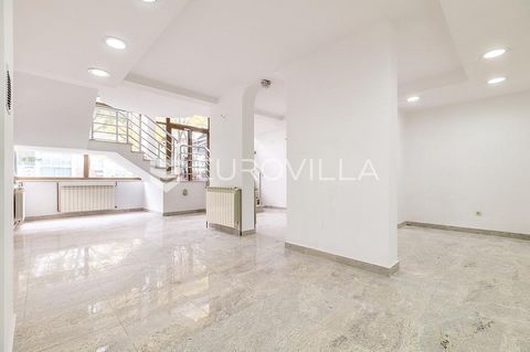 Dubrava, excellent street office space with a total area of 86,76 m2 on two floors (gallery). The street frontage is completely in the window. It consists of an open space on the ground floor and an office, a kitchenette and a toilet on the gallery. ...