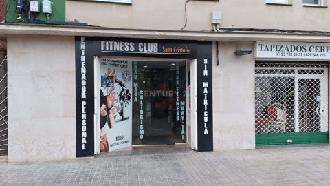 This spacious and well-located commercial premises on Gran Vía Lluis Companys with access to Unió street in Premia de Mar is a versatile space that can be adapted to different commercial uses. With an area of 1,000 m2, it offers enough space to house...
