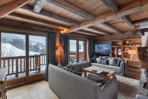 It's in the village center and the ski slopes of Saint-Martin de Belleville that you will find this beautiful, typically Savoyard chalet where charm and comfort reign. With a surface area of ??more than 175 sq.m spread over 4 levels, it offers all th...