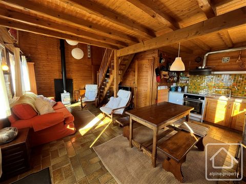 Chalet Marmottières is located in the La Frasse area, 5 km from the centre of Les Carroz. A 10-minute drive is all it takes to reach the main lift. Climbing enthusiasts and nature lovers will particularly appreciate its location, as it is only a few ...