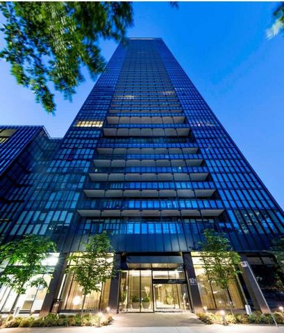Welcome to X2 Condo! 39th Floor. Facing South with Splendid City and Lake View. Minutes Away To 2 subway lines, Spacious 1 Bedroom + Den, Approx. 741 Sf. Large Den W/Sliding Door Could Be Used As 2nd Bed Room, 9 Ft Ceiling, Floor To Ceiling Window. S...