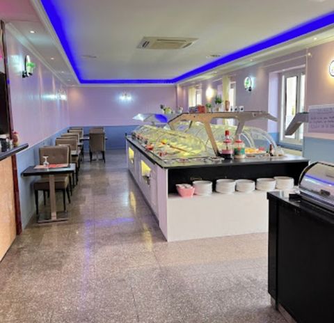 Restaurant à buffet asiatique à vendre à Montluçon, une ville dynamique comptant plus de 35 000 habitants. Avec ses 90 places assises et ses 400 mètres carrés, l'établissement offre un espace généreux pour accueillir les clients. Le loyer mensuel s'é...