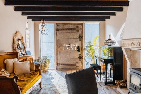 Provence Home, the real estate agency of Luberon, is offering for sale, near the Alpilles, a farmhouse and its outbuilding, completely renovated while preserving its charm and authenticity with high-end finishes and materials. SURROUNDINGS OF THE PRO...