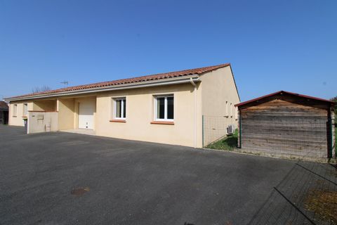 This home offers everything you are looking for for comfortable living. With a spacious surface area of approximately 110 m², this house has a garage, an enclosed garden, a fitted kitchen open to the living room, 3 bedrooms and 1 bathroom. Built in 2...