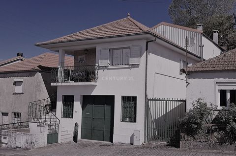 Villa in einer privilegierten Gegend mit 3 Schlafzimmern und 2 Bädern mit Zentralheizung, Garage für 2 Autos. Montalegre ist ein portugiesisches Grenzdorf, das zu Alto Tâmega gehört und zur Region Nord und zum Bezirk Vila Real gehört. Es hat eine Sta...