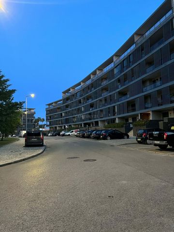 Propriété avec des espaces fantastiques dans une zone privilégiée près de la rivière. On y trouve un salon avec air conditionné et accès à la terrasse avec barbecue, une cuisine équipée d'appareils Smeg et d'un dispensaire, une salle de bain sociale ...