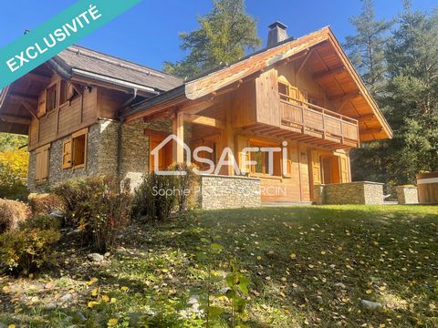 Space is a luxury, come and discover it. Some properties are exceptional in terms of construction, materials, location and peace and quiet. This one brings them all together. On two levels, this stone and wood chalet with its cladding roof offers 5 b...