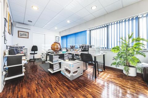 Zagreb, Donja Dubrava, beautiful office on top location, NKP 65 m2 in a newly built building on the first floor. It consists of an entrance hall, two office rooms, a kitchen and a toilet. Separate utilities, air-conditioned. It is possible to agree o...